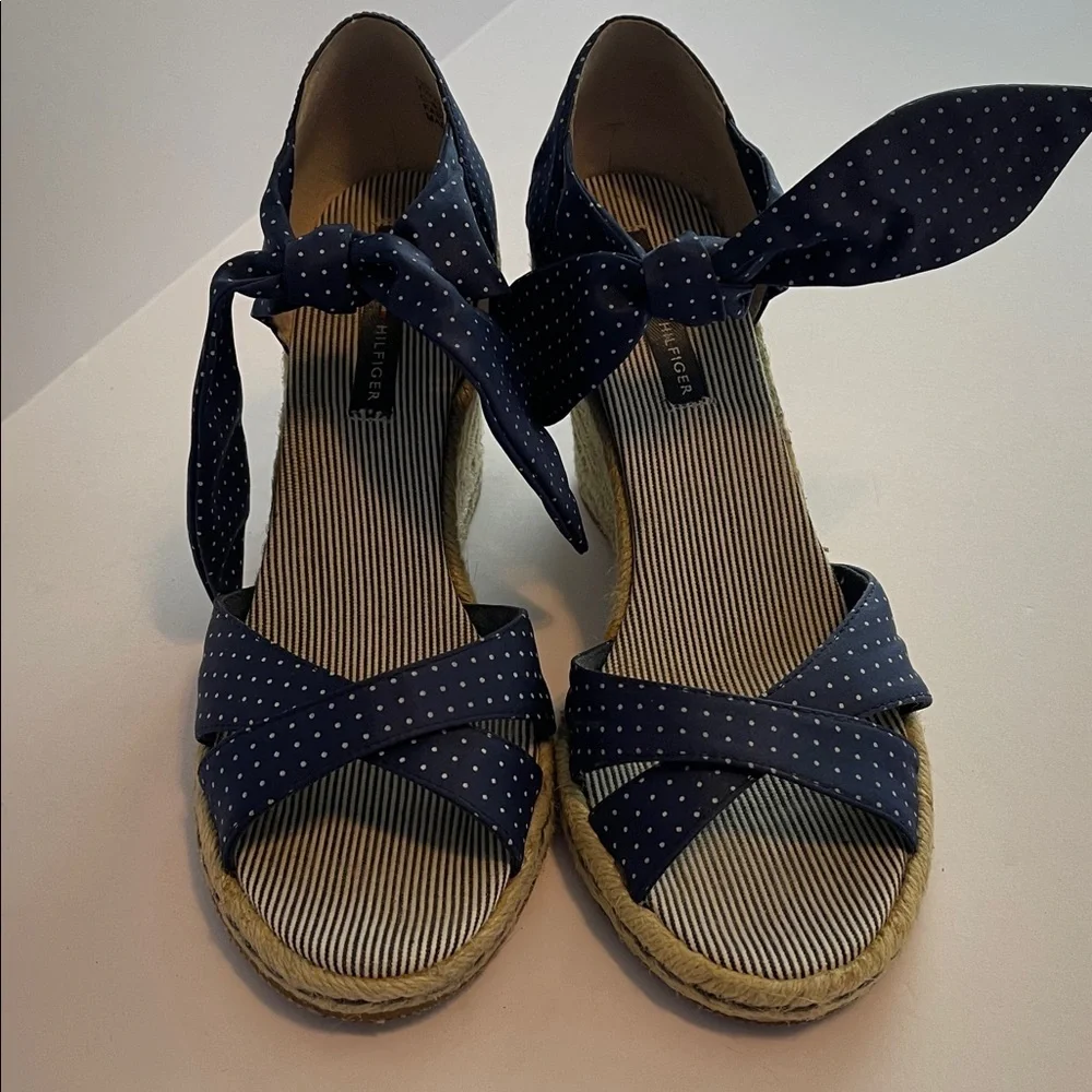 Tommy Hilfiger navy blue polkadot wedge sandals with bow tie closure